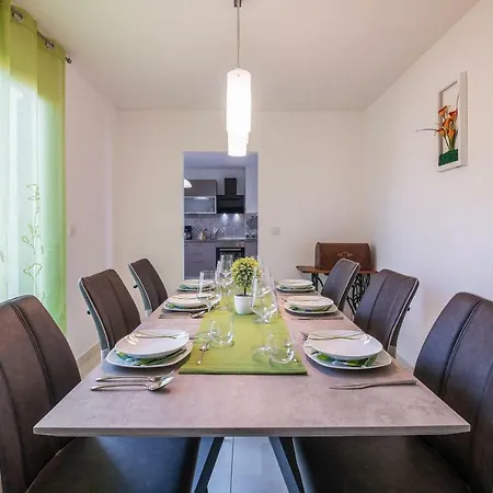 Family Ingrid Apartment Pula
